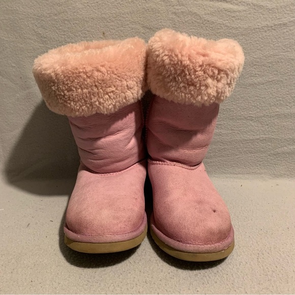 UGG Australia Sheepskin Classic Short Light Pink Boots Size 4 - Picture 1 of 11